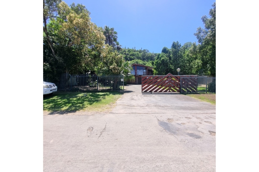 To Let 4 Bedroom Property for Rent in Beacon Bay Eastern Cape